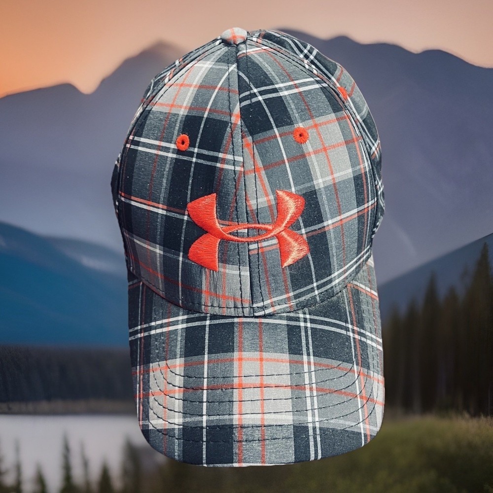 Under Armour Hat Cap Fitted Mens Large Gray Red Plaid HeatGear Stretch Baseball